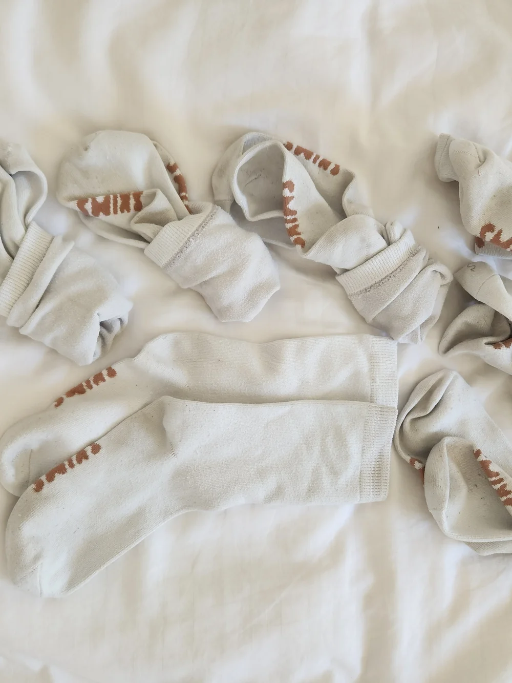 SKIMS Set Of 7 -- White Crew Socks Everyday Mid Calf